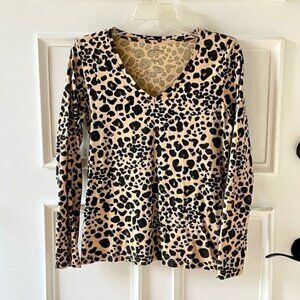 Liz Claiborne Womens size M Leopard Print Top V-Neck Long Sleeved Shirt Cotton